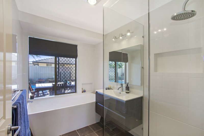 Photo - 4 Eacham Avenue, Coombabah QLD 4216 - Image 9