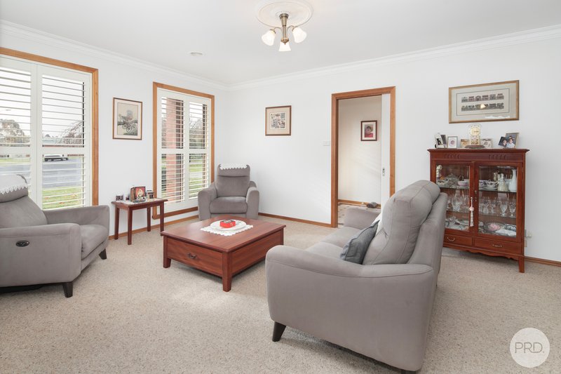 Photo - 4 Eagle Court, Invermay Park VIC 3350 - Image 4