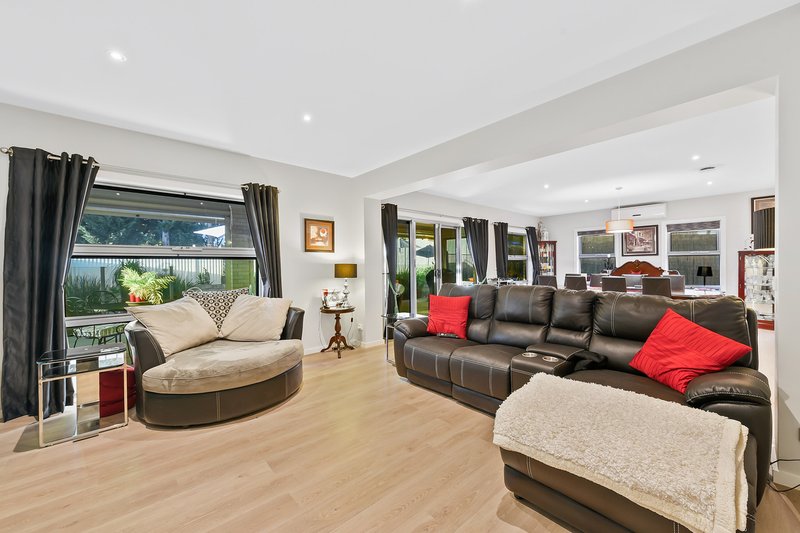 Photo - 4 Eaglehawk Drive, Berwick VIC 3806 - Image 7