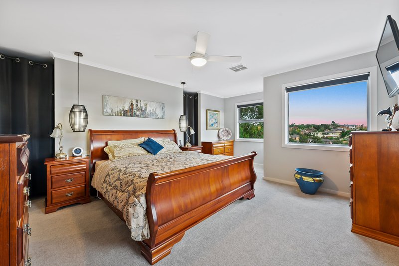 Photo - 4 Eaglehawk Drive, Berwick VIC 3806 - Image 11