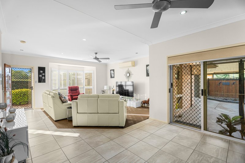 Photo - 4 Earls Court, Point Vernon QLD 4655 - Image 5