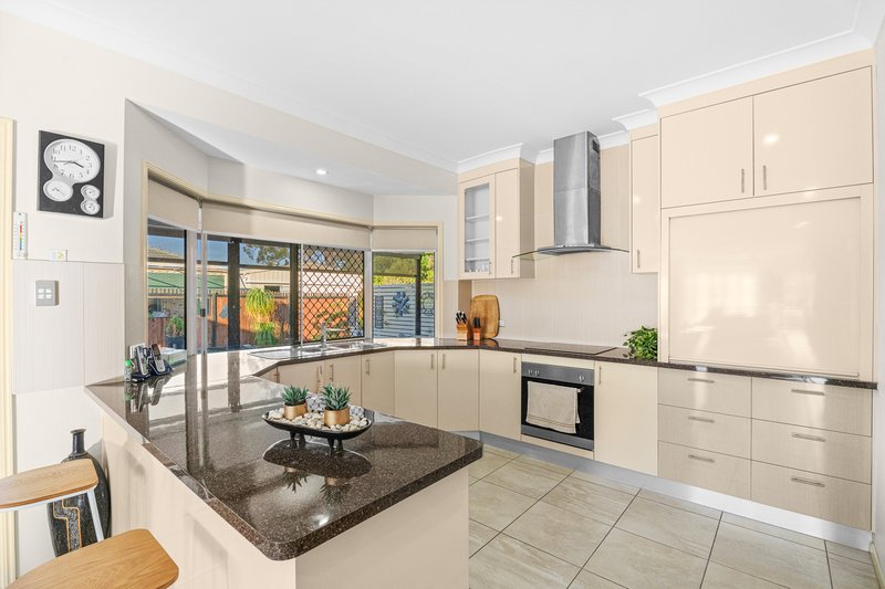 Photo - 4 Earls Court, Point Vernon QLD 4655 - Image 7