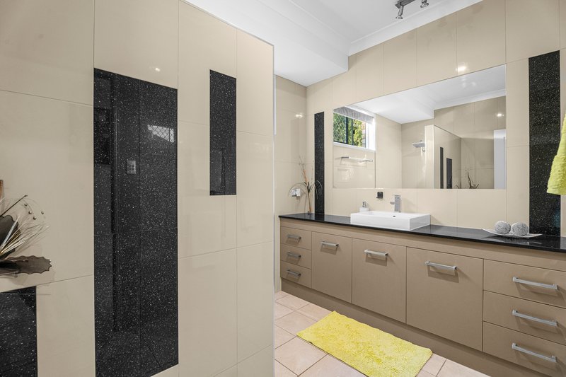 Photo - 4 Earls Court, Point Vernon QLD 4655 - Image 12