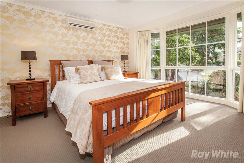 Photo - 4 Eastleigh Drive, Glen Waverley VIC 3150 - Image 7