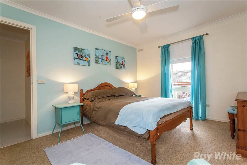 Photo - 4 Eastleigh Drive, Glen Waverley VIC 3150 - Image 9