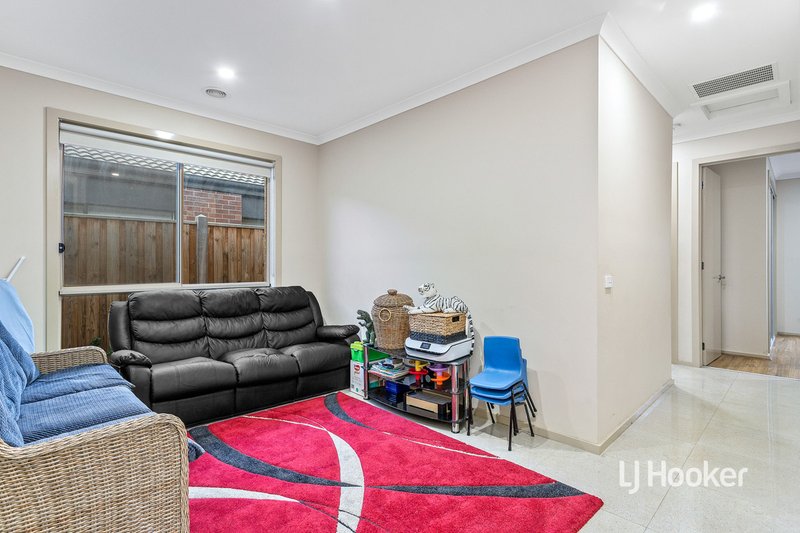 Photo - 4 Eastwood Street, Truganina VIC 3029 - Image 2