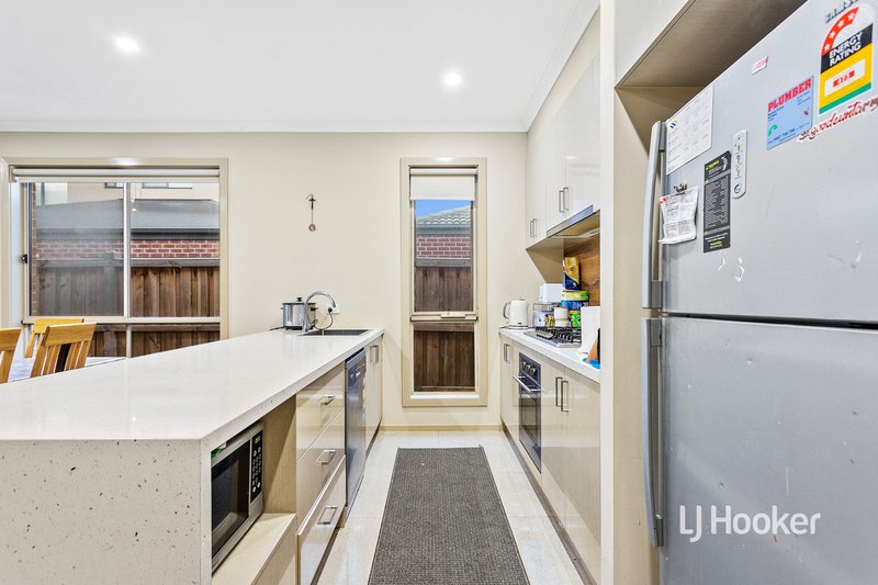 Photo - 4 Eastwood Street, Truganina VIC 3029 - Image 3