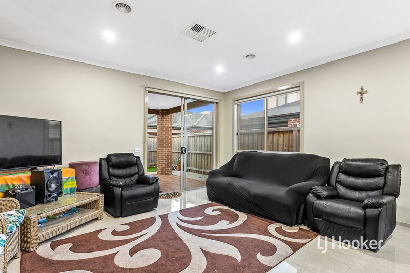 Photo - 4 Eastwood Street, Truganina VIC 3029 - Image 6