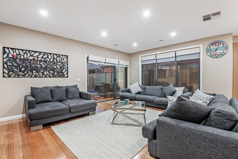 Photo - 4 Echelon Street, Craigieburn VIC 3064 - Image 11