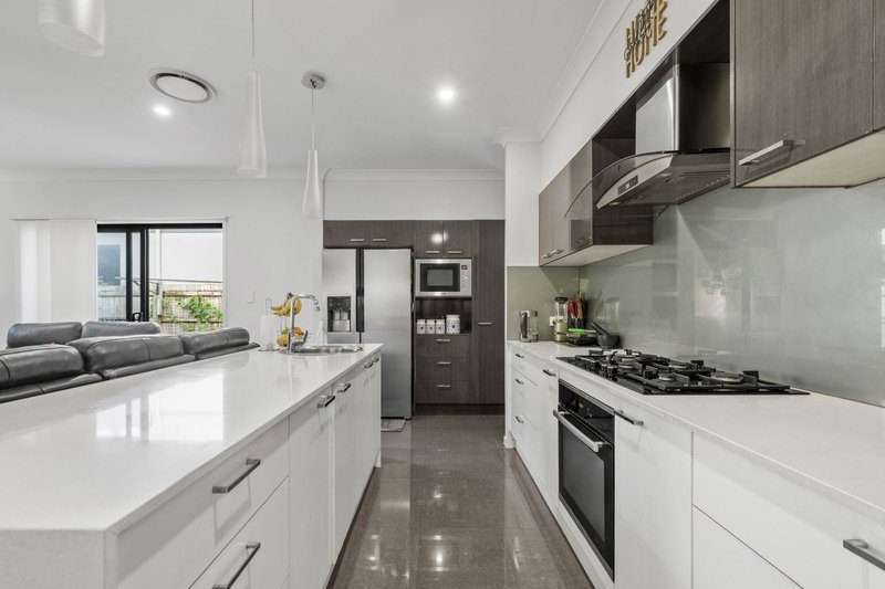 Photo - 4 Eden View Drive, Reedy Creek QLD 4227 - Image 5