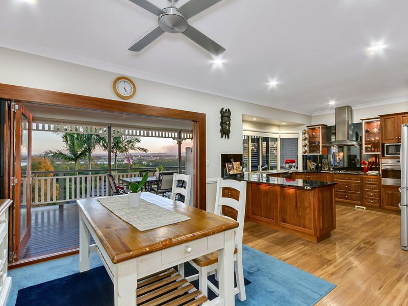 Photo - 4 Edgewater Court, Murrumba Downs QLD 4503 - Image 6