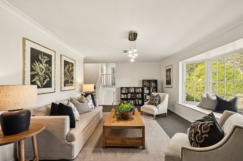 Photo - 4 Edgewood Place, St Ives NSW 2075 - Image 2