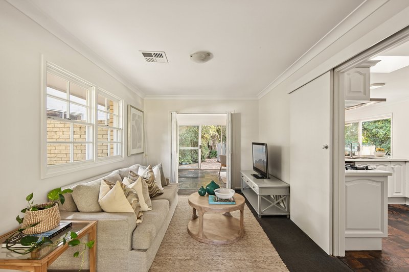 Photo - 4 Edgewood Place, St Ives NSW 2075 - Image 5