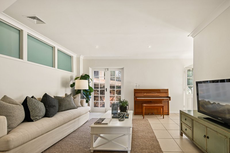 Photo - 4 Edgewood Place, St Ives NSW 2075 - Image 7