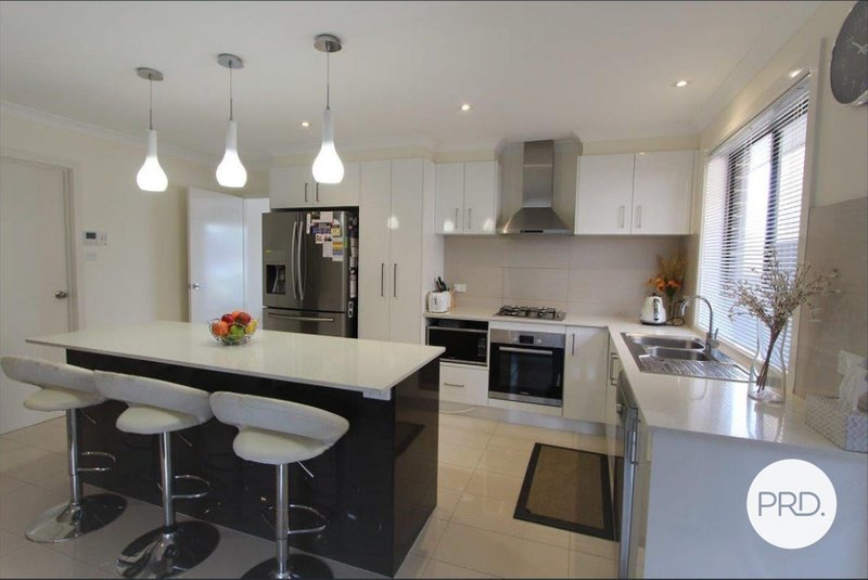 Photo - 4 Edna Thompson Crescent, Casey ACT 2913 - Image 3