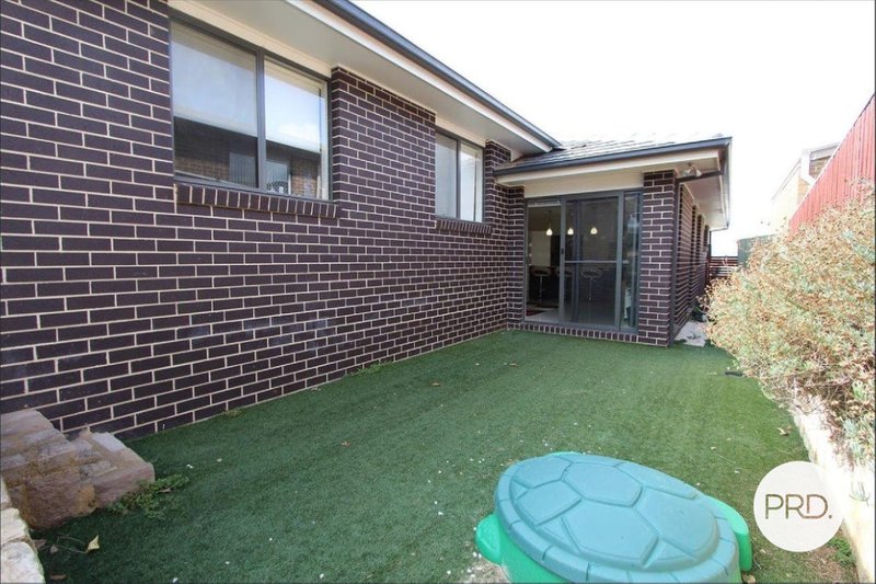 Photo - 4 Edna Thompson Crescent, Casey ACT 2913 - Image 4