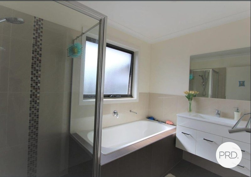Photo - 4 Edna Thompson Crescent, Casey ACT 2913 - Image 6