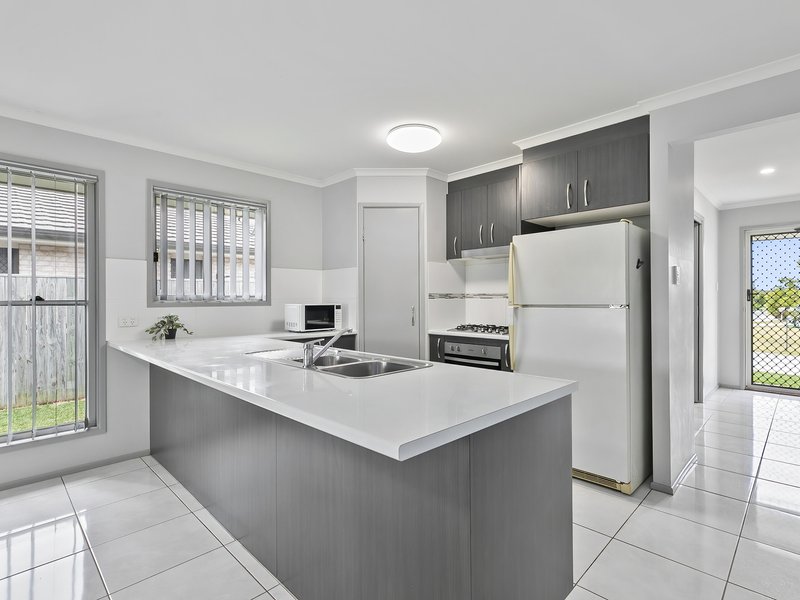 Photo - 4 Eel Pl , Bongaree QLD 4507 - Image 6