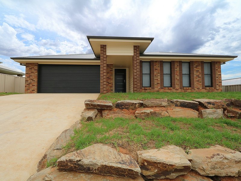 Photo - 4 Ellerslie Street, Gobbagombalin NSW 2650 - Image