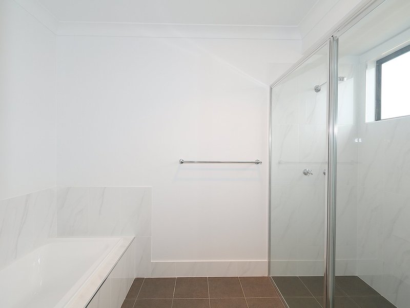 Photo - 4 Ellerslie Street, Gobbagombalin NSW 2650 - Image 6