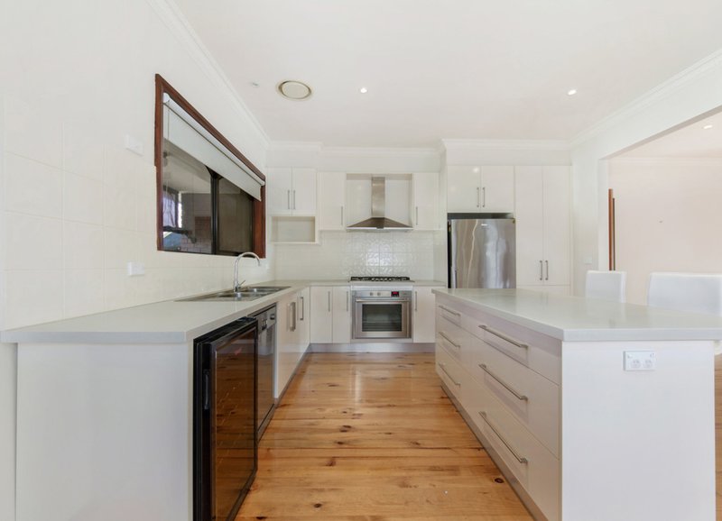 Photo - 4 Elliot Street, Kings Park VIC 3021 - Image 5