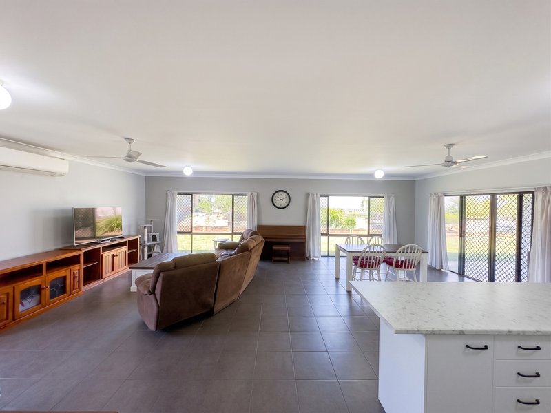 Photo - 4 Ellwood Close, Atherton QLD 4883 - Image 3