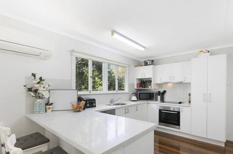 Photo - 4 Enfield Street, Mount Gravatt East QLD 4122 - Image 2