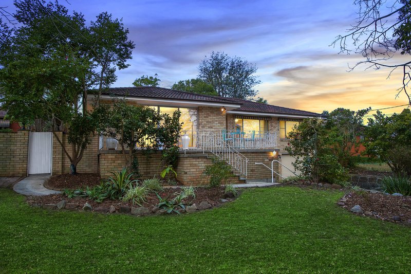 Photo - 4 English Avenue, Castle Hill NSW 2154 - Image 3