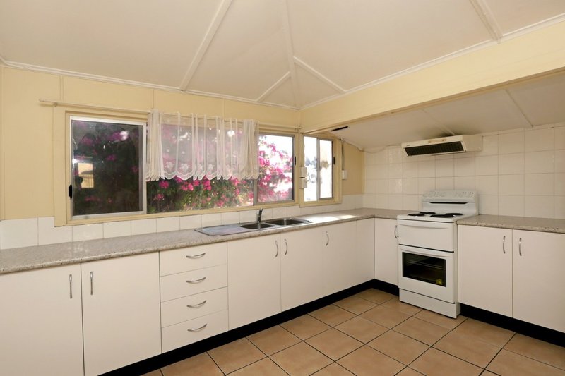 Photo - 4 Enid Street, Mount Isa QLD 4825 - Image 4