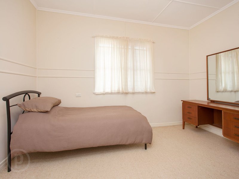 Photo - 4 Esdale Street, Wavell Heights QLD 4012 - Image 7