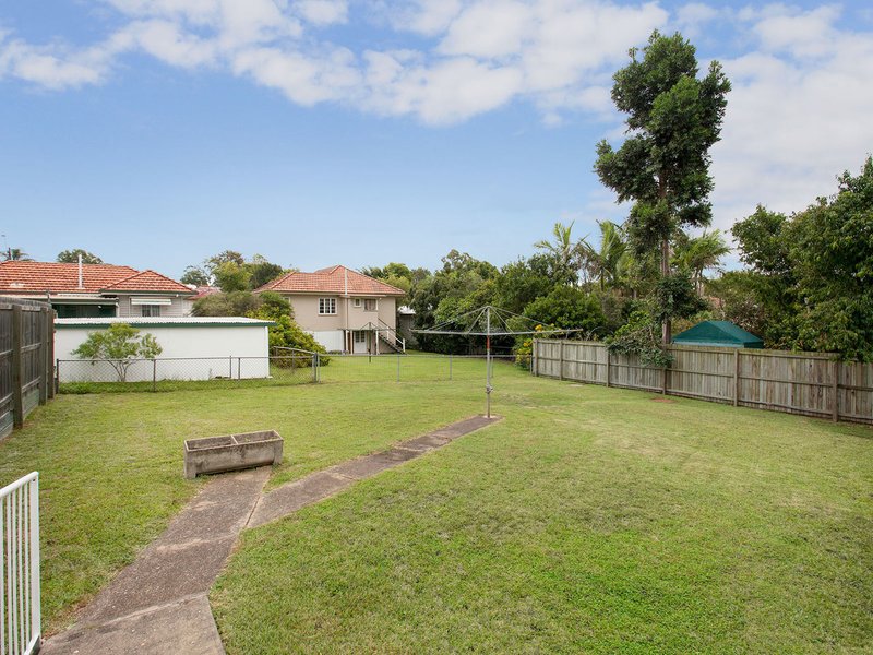 Photo - 4 Esdale Street, Wavell Heights QLD 4012 - Image 8