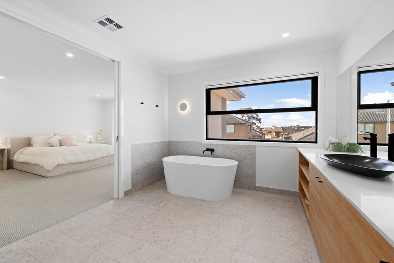 Photo - 4 Eskdale Street, Werribee VIC 3030 - Image 6