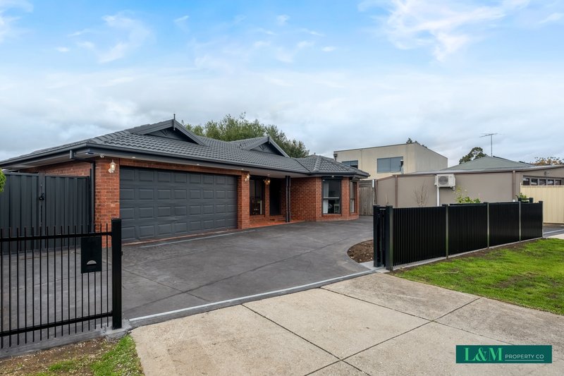 Photo - 4 Esla Drive, Roxburgh Park VIC 3064 - Image 3