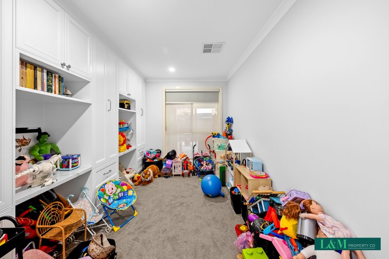 Photo - 4 Esla Drive, Roxburgh Park VIC 3064 - Image 7