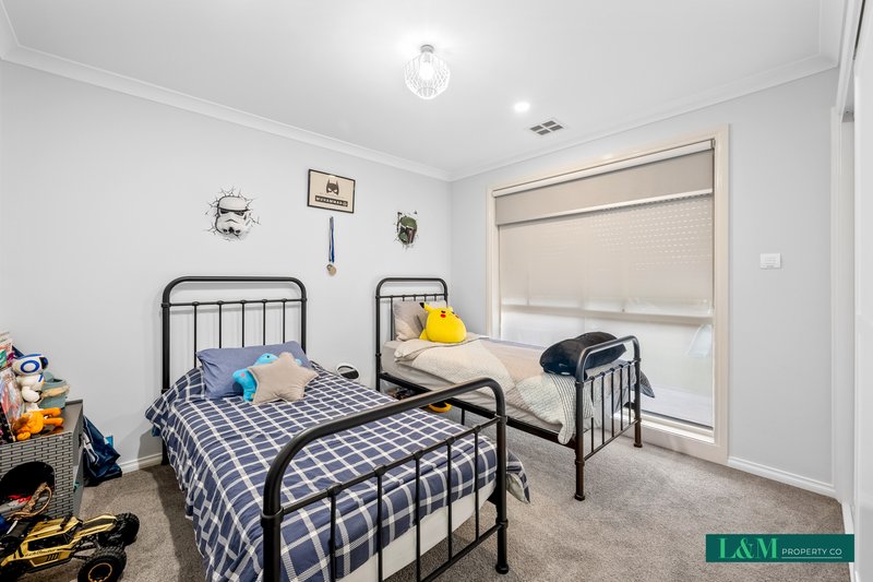 Photo - 4 Esla Drive, Roxburgh Park VIC 3064 - Image 10