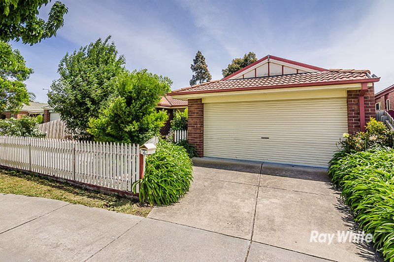 4 Essex Court, Cranbourne East VIC 3977