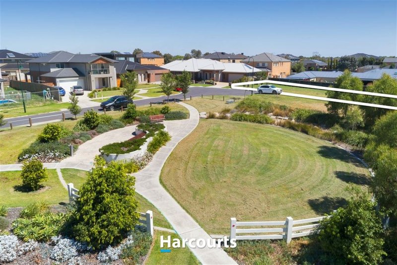 Photo - 4 Eucalypt Court, Narre Warren South VIC 3805 - Image 2