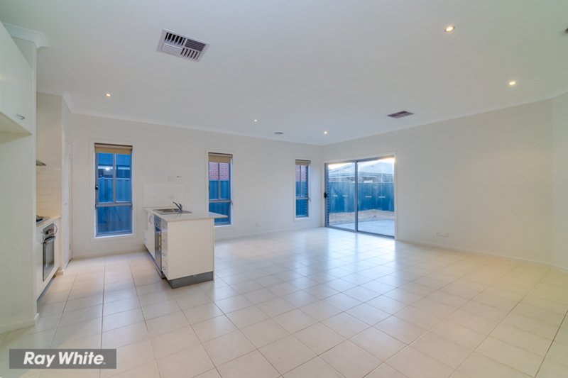 Photo - 4 Eucla Street, Tarneit VIC 3029 - Image 9