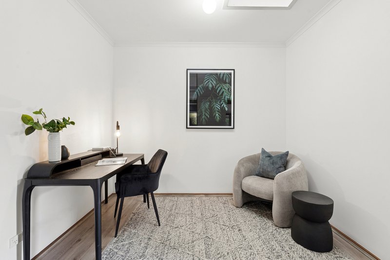 Photo - 4 Eurora Court, Taylors Lakes VIC 3038 - Image 6