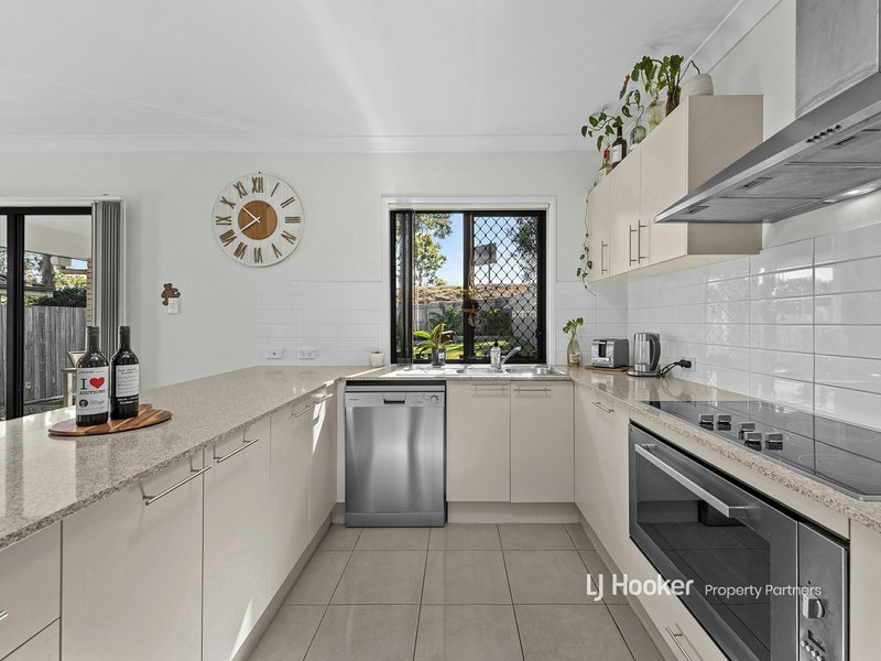 Photo - 4 Everest Street, Sunnybank QLD 4109 - Image 3