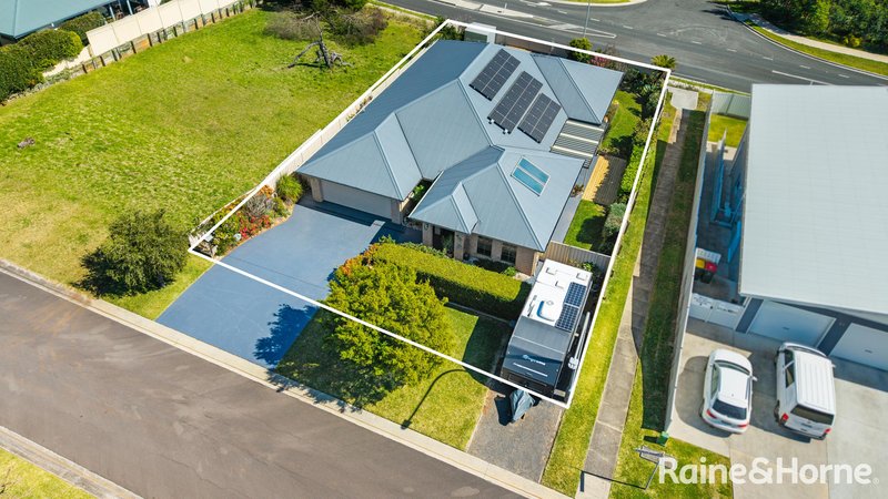 Photo - 4 Everett Court, Mollymook Beach NSW 2539 - Image 1
