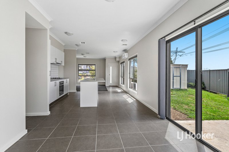 Photo - 4 Everglade Crescent, Roxburgh Park VIC 3064 - Image 7