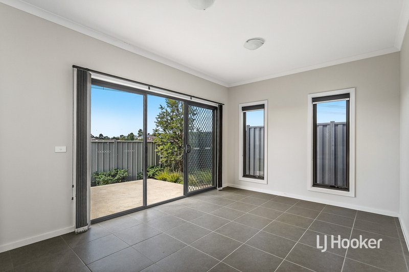 Photo - 4 Everglade Crescent, Roxburgh Park VIC 3064 - Image 8