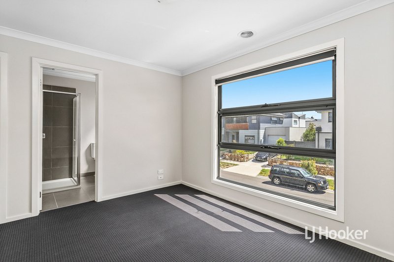 Photo - 4 Everglade Crescent, Roxburgh Park VIC 3064 - Image 9