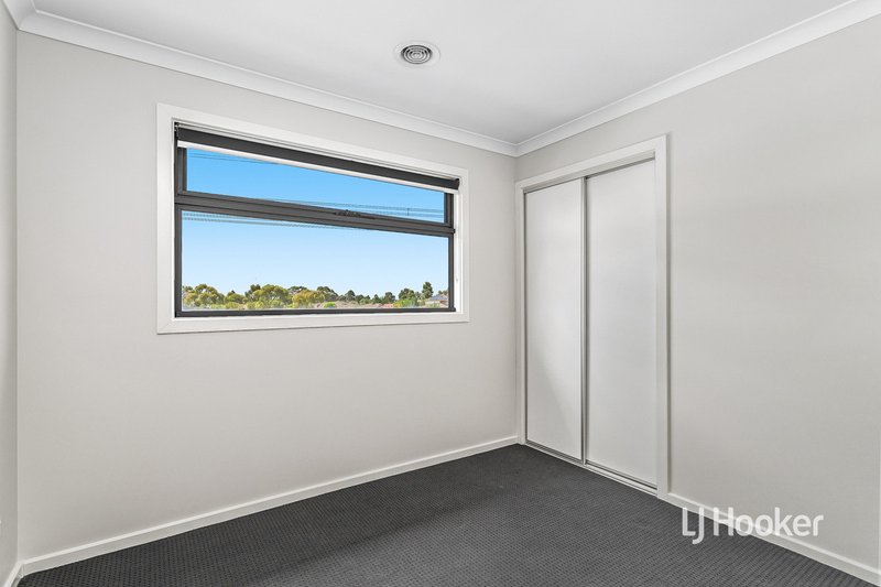 Photo - 4 Everglade Crescent, Roxburgh Park VIC 3064 - Image 14