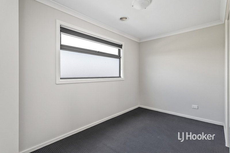 Photo - 4 Everglade Crescent, Roxburgh Park VIC 3064 - Image 15