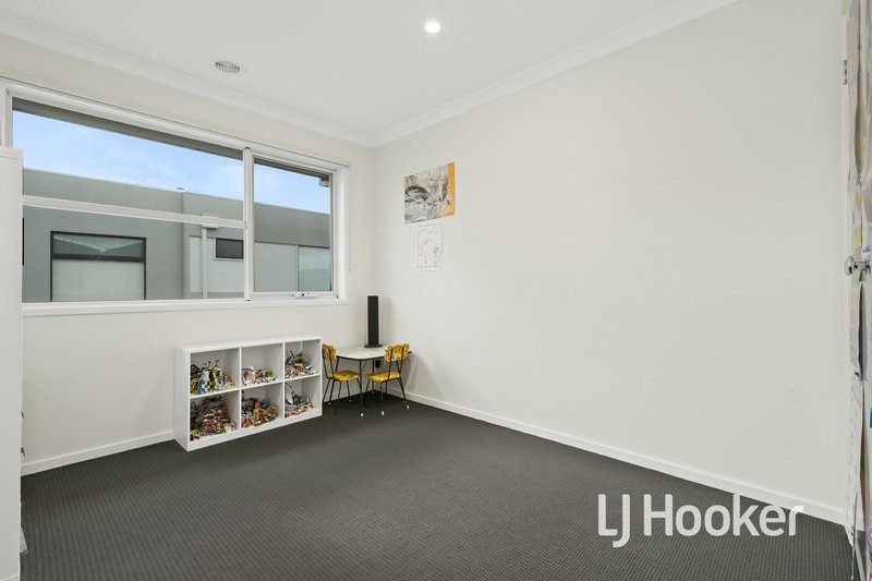 Photo - 4 Everglades Street, Lyndhurst VIC 3975 - Image 11