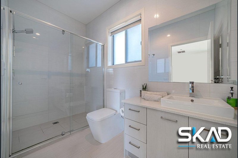 Photo - 4 Evergreen Cres , Craigieburn VIC 3064 - Image 12