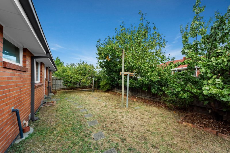 Photo - 4 Ewart Court, Burwood East VIC 3151 - Image 8