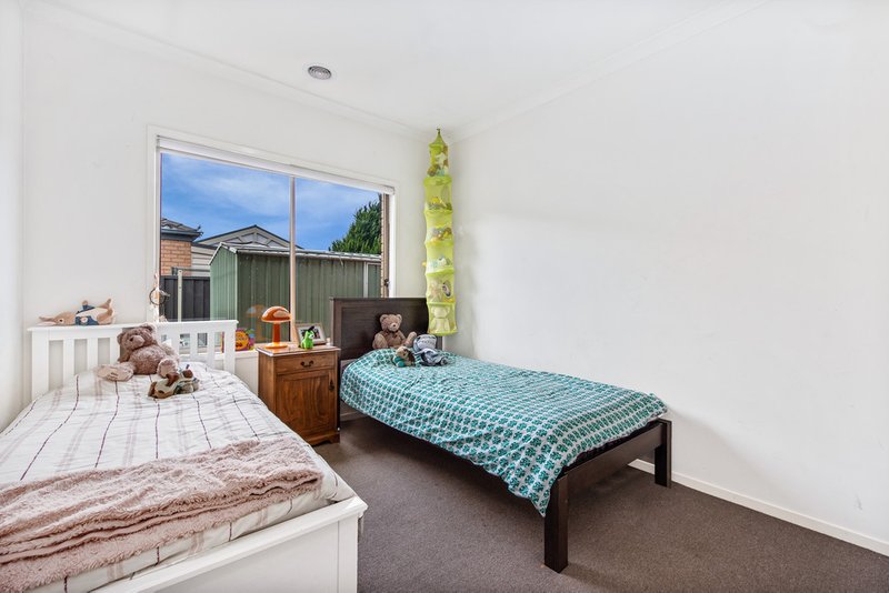 Photo - 4 Fairchild Place, Pakenham VIC 3810 - Image 6